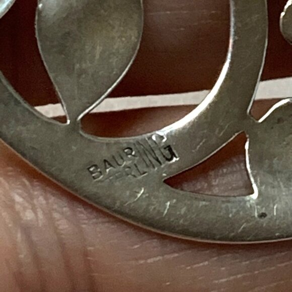 VTG Sterling Silver 925 Baur Repousse Grape Grape Leaf Design Circle Pin Brooch - Picture 3 of 6